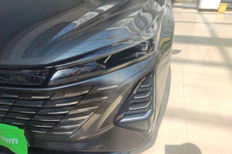 Used CHANGAN CS75 PLUS 2024 3rd Generation Champion Edition 1.5T Intelligent Drive Dynamic Model Left Front Headlight