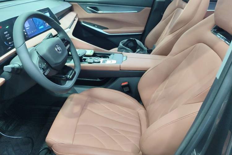 Used CHANGAN CS75 PLUS 2024 3rd Generation Champion Edition 1.5T Intelligent Drive Dynamic Model Left Front Seat