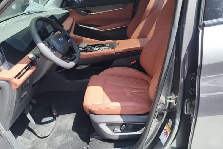Used CHANGAN CS75 PLUS 2024 3rd Generation Champion Edition 1.5T Intelligent Drive Dynamic Model Left Front Seat