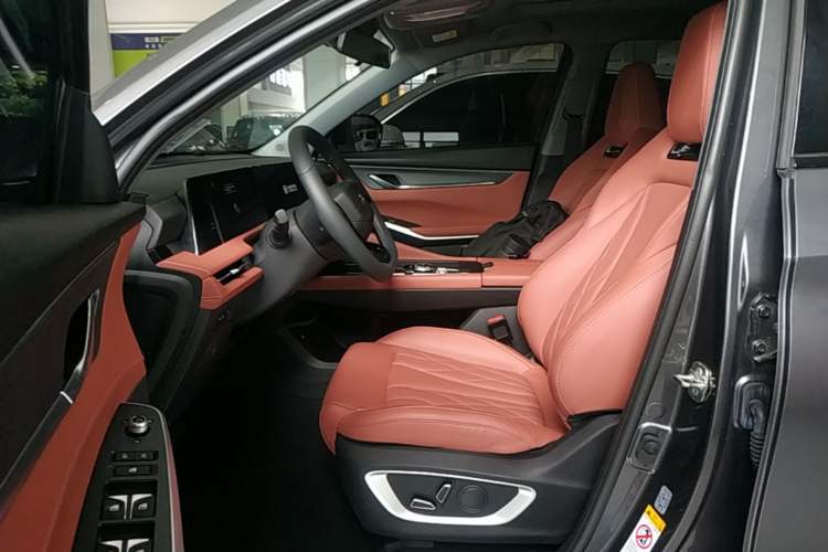 Used CHANGAN CS75 PLUS 2024 3rd Generation Champion Edition 1.5T Intelligent Drive Dynamic Model Left Front Seat