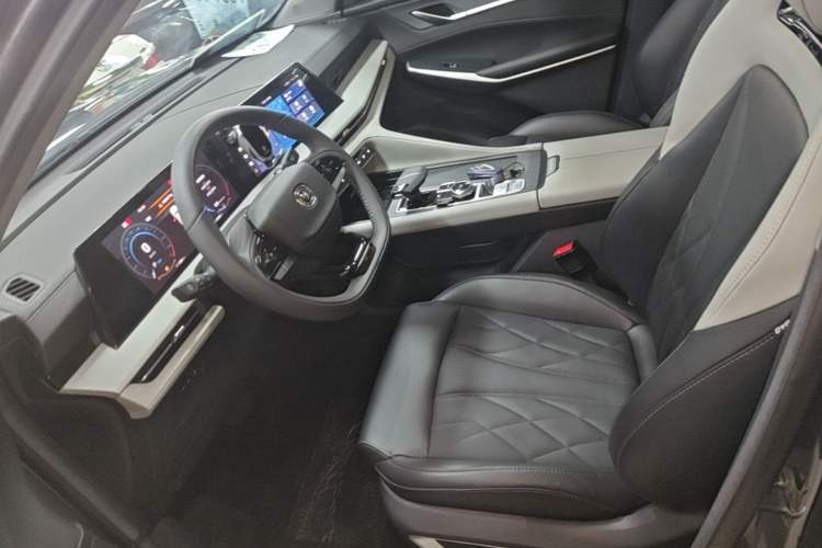 Used CHANGAN CS75 PLUS 2024 3rd Generation Champion Edition 1.5T Intelligent Drive Dynamic Model Left Front Seat