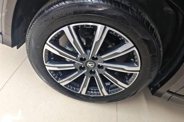 Used CHANGAN CS75 PLUS 2024 3rd Generation Champion Edition 1.5T Intelligent Drive Dynamic Model Left Front Wheel Hub
