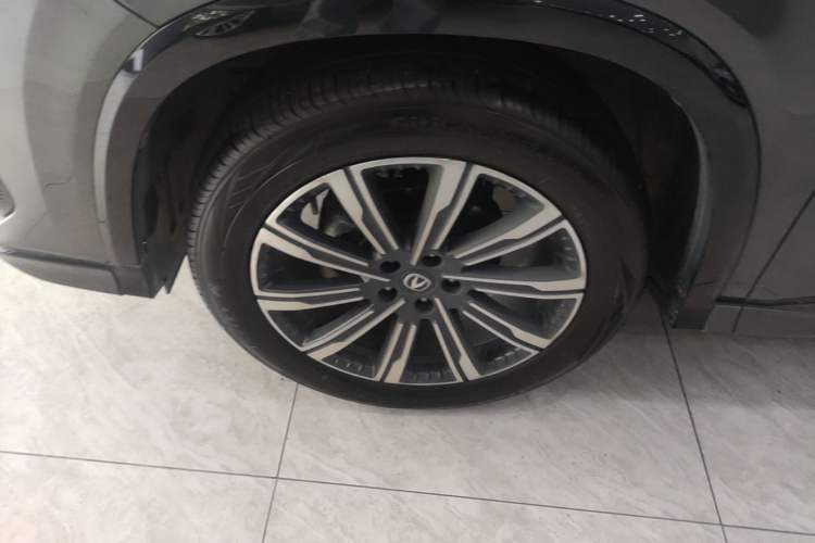Used CHANGAN CS75 PLUS 2024 3rd Generation Champion Edition 1.5T Intelligent Drive Dynamic Model Left Front Wheel Hub