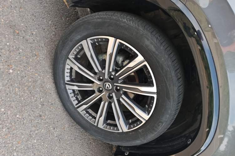 Used CHANGAN CS75 PLUS 2024 3rd Generation Champion Edition 1.5T Intelligent Drive Dynamic Model Left Front Wheel Hub