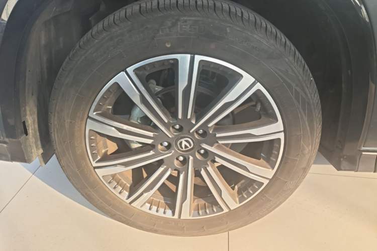 Used CHANGAN CS75 PLUS 2024 3rd Generation Champion Edition 1.5T Intelligent Drive Dynamic Model Left Front Wheel Hub