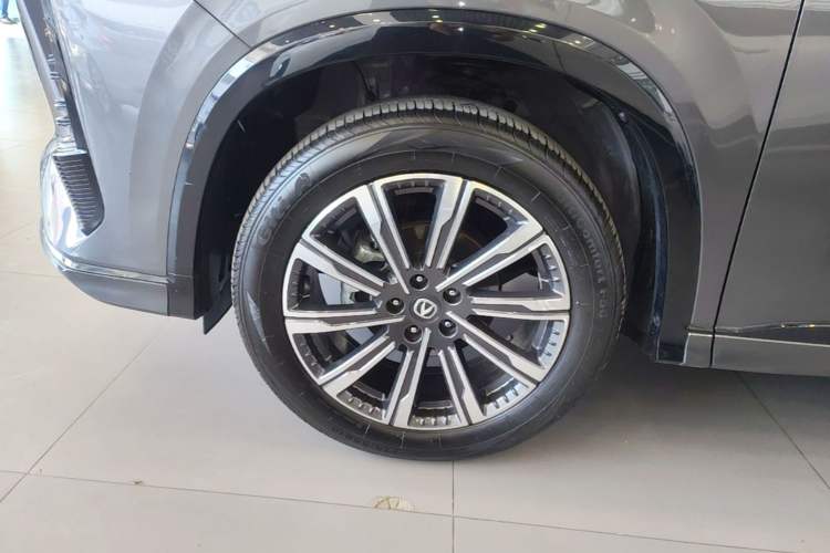 Used CHANGAN CS75 PLUS 2024 3rd Generation Champion Edition 1.5T Intelligent Drive Dynamic Model Left Front Wheel Hub