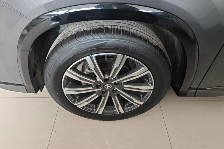 Used CHANGAN CS75 PLUS 2024 3rd Generation Champion Edition 1.5T Intelligent Drive Dynamic Model Left Front Wheel Hub
