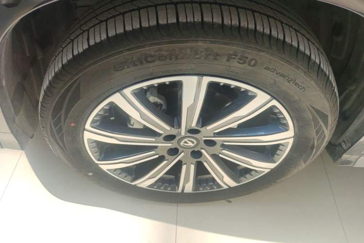 Used CHANGAN CS75 PLUS 2024 3rd Generation Champion Edition 1.5T Intelligent Drive Dynamic Model Left Front Wheel Hub