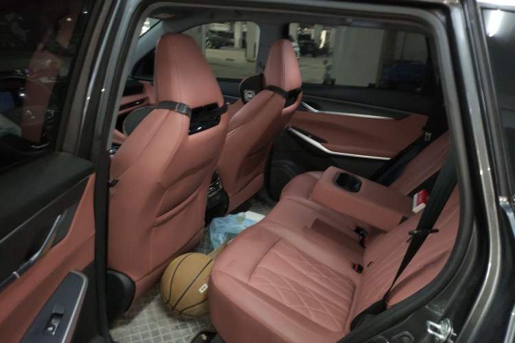 Used CHANGAN CS75 PLUS 2024 3rd Generation Champion Edition 1.5T Intelligent Drive Dynamic Model Left Rear Seat