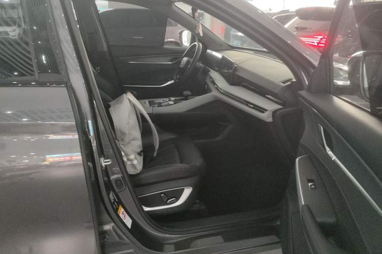 Used CHANGAN CS75 PLUS 2024 3rd Generation Champion Edition 1.5T Intelligent Drive Dynamic Model Right Front Seat