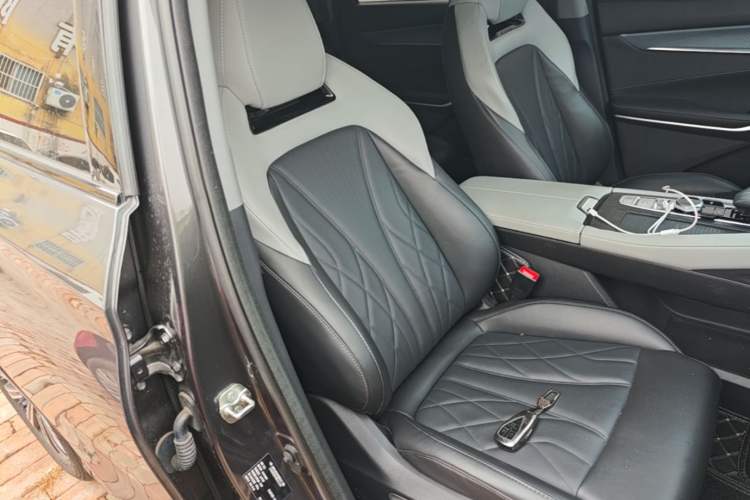 Used CHANGAN CS75 PLUS 2024 3rd Generation Champion Edition 1.5T Intelligent Drive Dynamic Model Right Front Seat