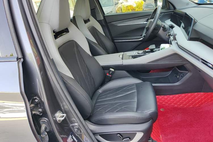 Used CHANGAN CS75 PLUS 2024 3rd Generation Champion Edition 1.5T Intelligent Drive Dynamic Model Right Front Seat