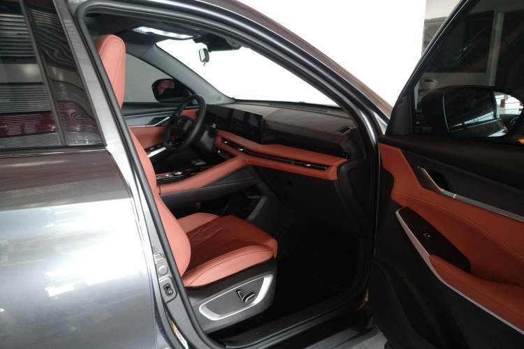 Used CHANGAN CS75 PLUS 2024 3rd Generation Champion Edition 1.5T Intelligent Drive Dynamic Model Right Front Seat