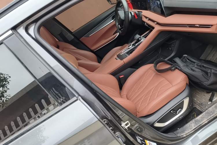 Used CHANGAN CS75 PLUS 2024 3rd Generation Champion Edition 1.5T Intelligent Drive Dynamic Model Right Front Seat