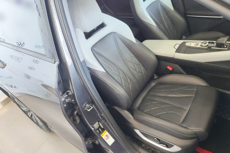 Used CHANGAN CS75 PLUS 2024 3rd Generation Champion Edition 1.5T Intelligent Drive Dynamic Model Right Front Seat