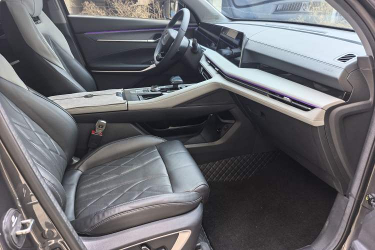 Used CHANGAN CS75 PLUS 2024 3rd Generation Champion Edition 1.5T Intelligent Drive Dynamic Model Right Front Seat