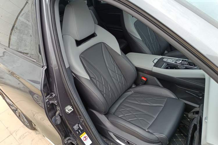Used CHANGAN CS75 PLUS 2024 3rd Generation Champion Edition 1.5T Intelligent Drive Dynamic Model Right Front Seat