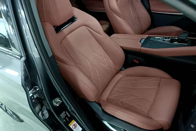 Used CHANGAN CS75 PLUS 2024 3rd Generation Champion Edition 1.5T Intelligent Drive Dynamic Model Right Front Seat