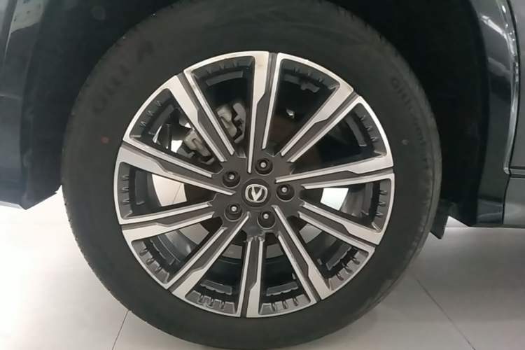 Used CHANGAN CS75 PLUS 2024 3rd Generation Champion Edition 1.5T Intelligent Drive Dynamic Model Right Rear Wheel Hub