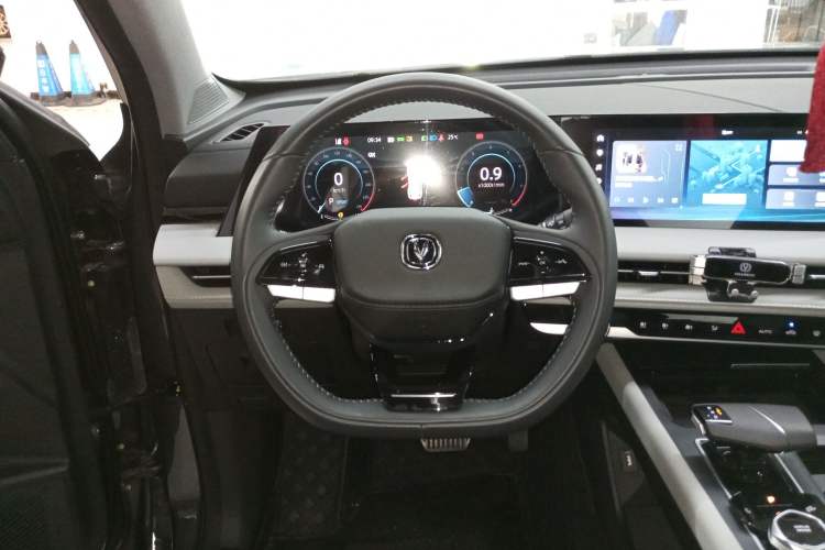 Used CHANGAN CS75 PLUS 2024 3rd Generation Champion Edition 1.5T Intelligent Drive Dynamic Model Steering Wheel