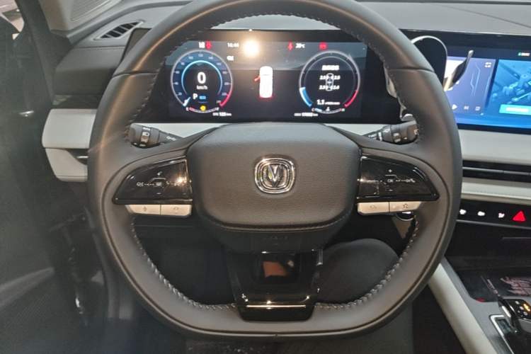 Used CHANGAN CS75 PLUS 2024 3rd Generation Champion Edition 1.5T Intelligent Drive Dynamic Model Steering Wheel