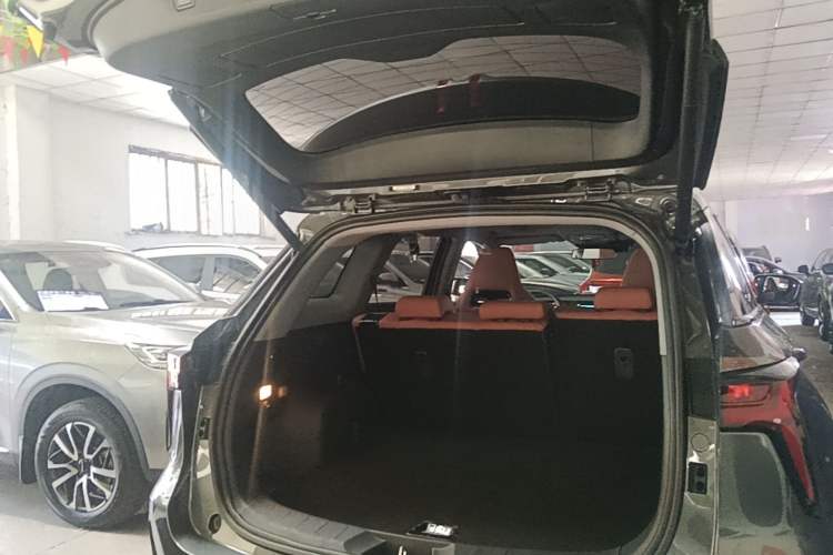 Used CHANGAN CS75 PLUS 2024 3rd Generation Champion Edition 1.5T Intelligent Drive Dynamic Model Trunk