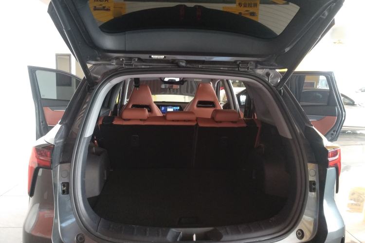 Used CHANGAN CS75 PLUS 2024 3rd Generation Champion Edition 1.5T Intelligent Drive Dynamic Model Trunk