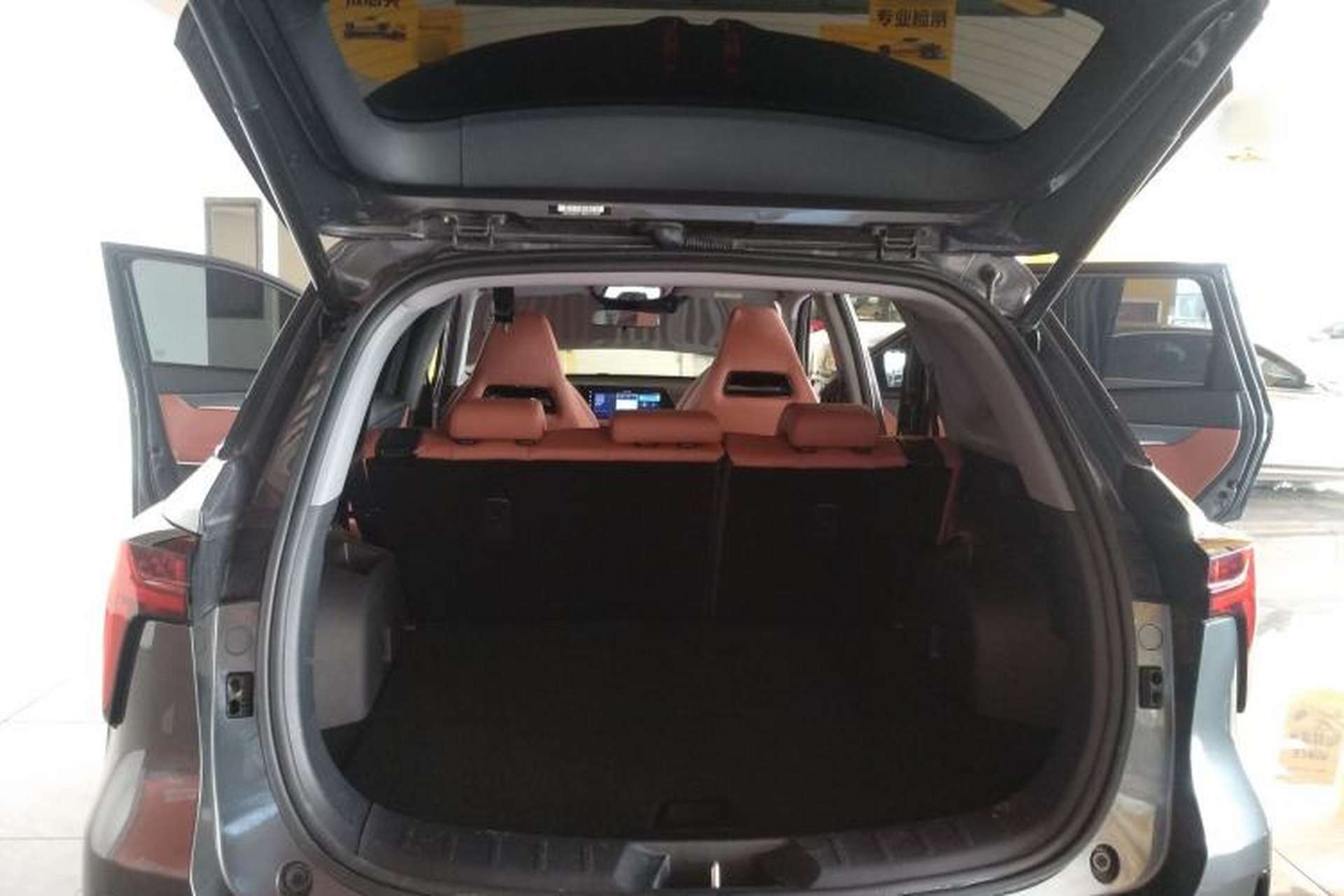 Used CHANGAN CS75 PLUS 2024 3rd Generation Champion Edition 1.5T Intelligent Drive Dynamic Model Trunk
