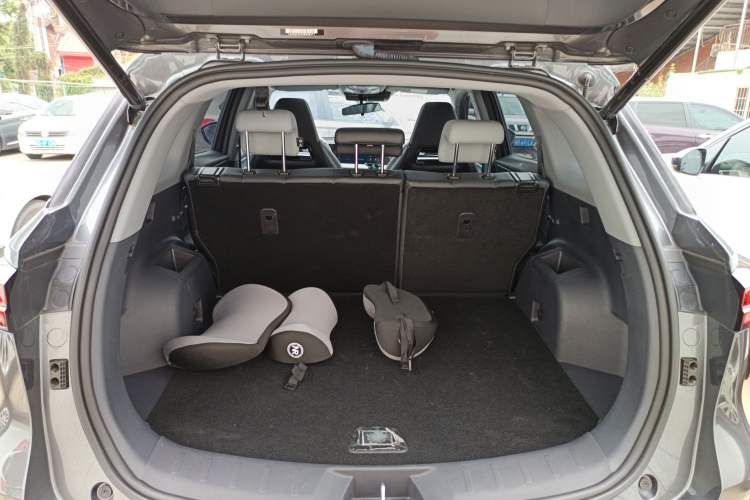 Used CHANGAN CS75 PLUS 2024 3rd Generation Champion Edition 1.5T Intelligent Drive Dynamic Model Trunk