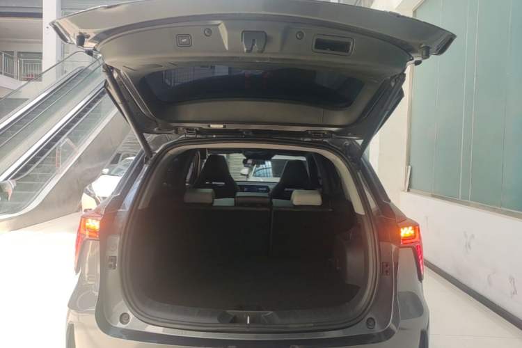 Used CHANGAN CS75 PLUS 2024 3rd Generation Champion Edition 1.5T Intelligent Drive Dynamic Model Trunk