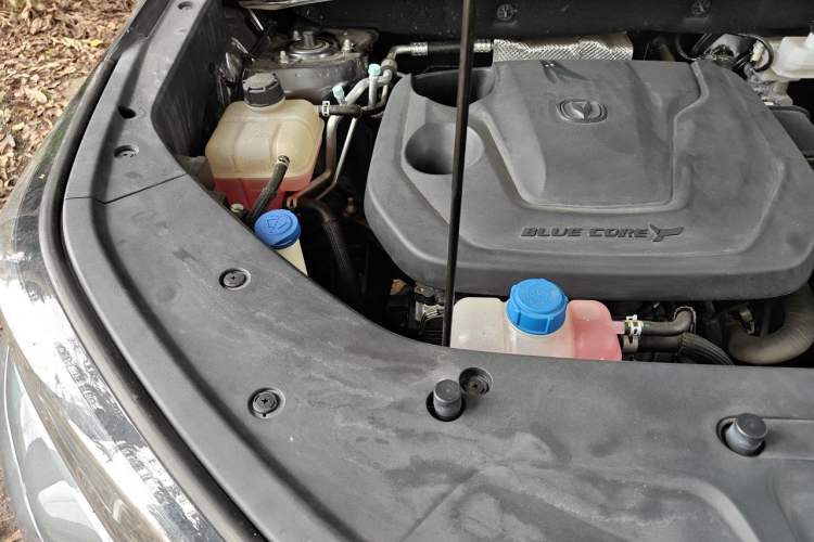 Used CHANGAN CS75 PLUS 2024 3rd Generation Champion Edition 1.5T Intelligent Drive Dynamic Model Engine Bay Right