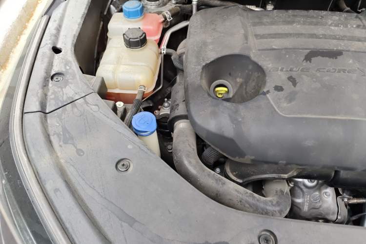 Used CHANGAN CS75 PLUS 2024 3rd Generation Champion Edition 2.0T Intelligent Drive Performance Model Engine Bay Right