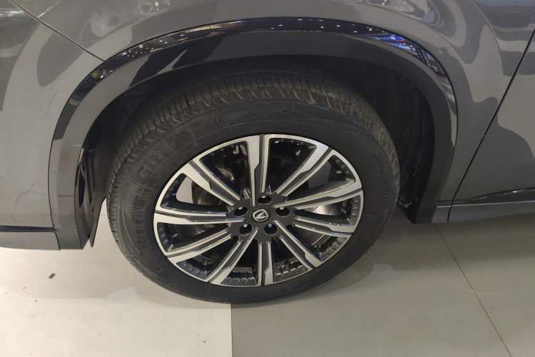 Used CHANGAN CS75 PLUS 2024 3rd Generation Champion Edition 1.5T Intelligent Drive Dynamic Model Exterior 4
