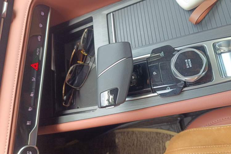 Used CHANGAN CS75 PLUS 2024 3rd Generation Champion Edition 1.5T Intelligent Drive Dynamic Model Gear Lever
