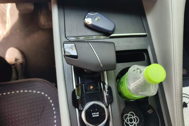 Used CHANGAN CS75 PLUS 2024 3rd Generation Champion Edition 1.5T Intelligent Drive Dynamic Model Gear Lever