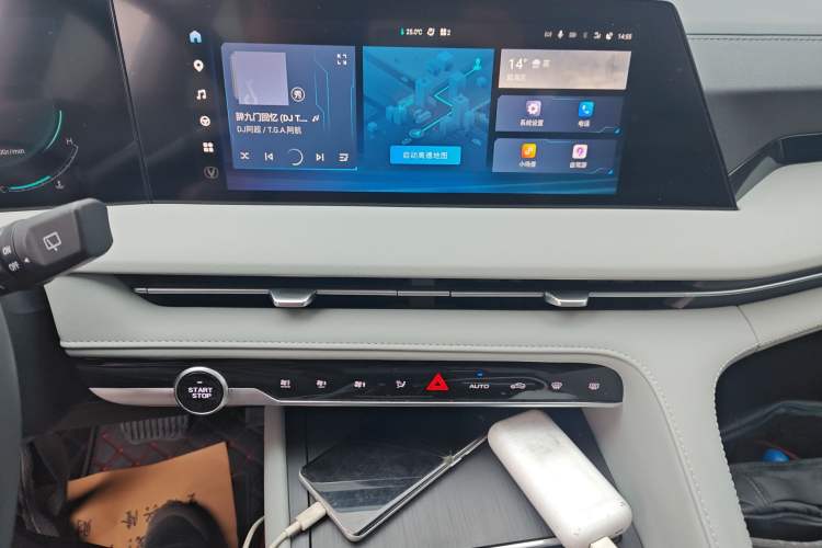 Used CHANGAN CS75 PLUS 2024 3rd Generation Champion Edition 1.5T Intelligent Drive Dynamic Model Audio And AC Panel