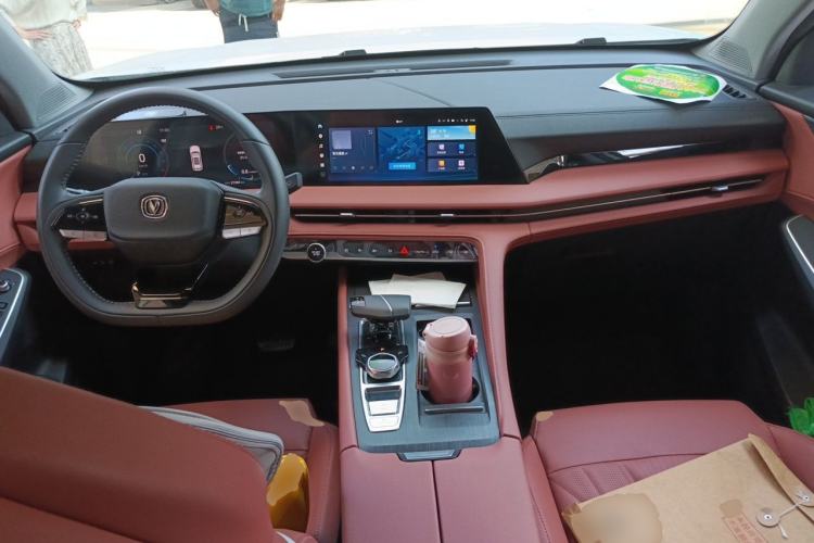 Used CHANGAN CS75 PLUS 2024 3rd Generation Champion Edition 1.5T Intelligent Drive Dynamic Model Center Console