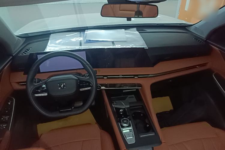 Used CHANGAN CS75 PLUS 2024 3rd Generation Champion Edition 1.5T Intelligent Drive Dynamic Model Center Console
