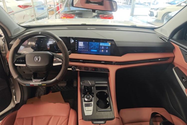 Used CHANGAN CS75 PLUS 2024 3rd Generation Champion Edition 1.5T Intelligent Drive Dynamic Model Center Console
