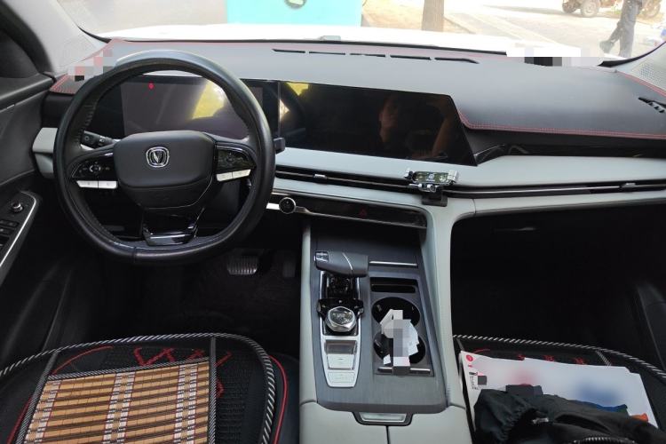Used CHANGAN CS75 PLUS 2024 3rd Generation Champion Edition 1.5T Intelligent Drive Dynamic Model Center Console