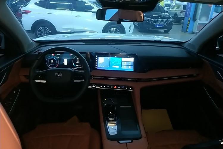 Used CHANGAN CS75 PLUS 2024 3rd Generation Champion Edition 1.5T Intelligent Drive Dynamic Model Center Console
