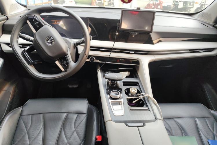 Used CHANGAN CS75 PLUS 2024 3rd Generation Champion Edition 1.5T Intelligent Drive Dynamic Model Center Console