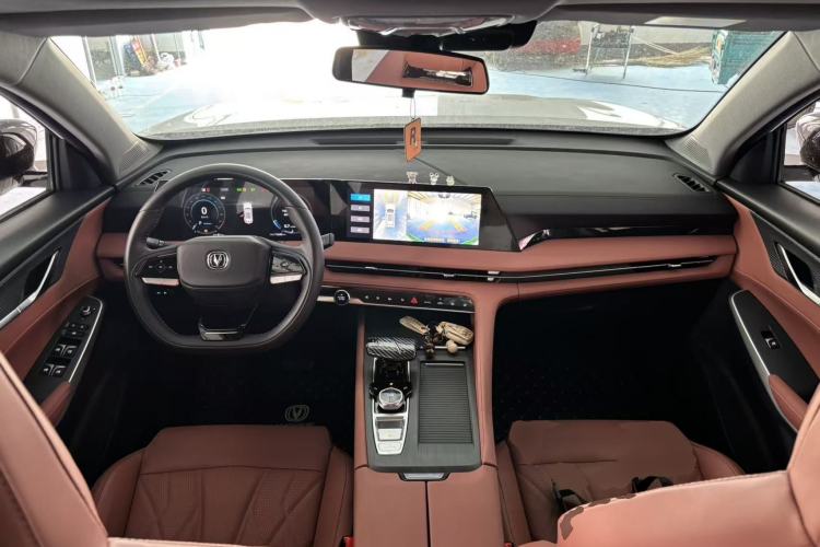 Used CHANGAN CS75 PLUS 2024 3rd Generation Champion Edition 1.5T Intelligent Drive Dynamic Model Center Console