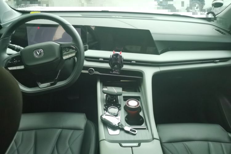 Used CHANGAN CS75 PLUS 2024 3rd Generation Champion Edition 1.5T Intelligent Drive Dynamic Model Center Console