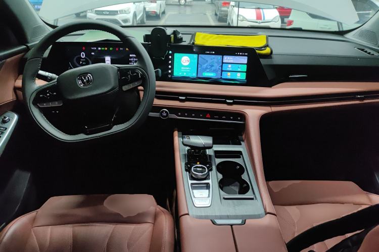 Used CHANGAN CS75 PLUS 2024 3rd Generation Champion Edition 1.5T Intelligent Drive Dynamic Model Center Console