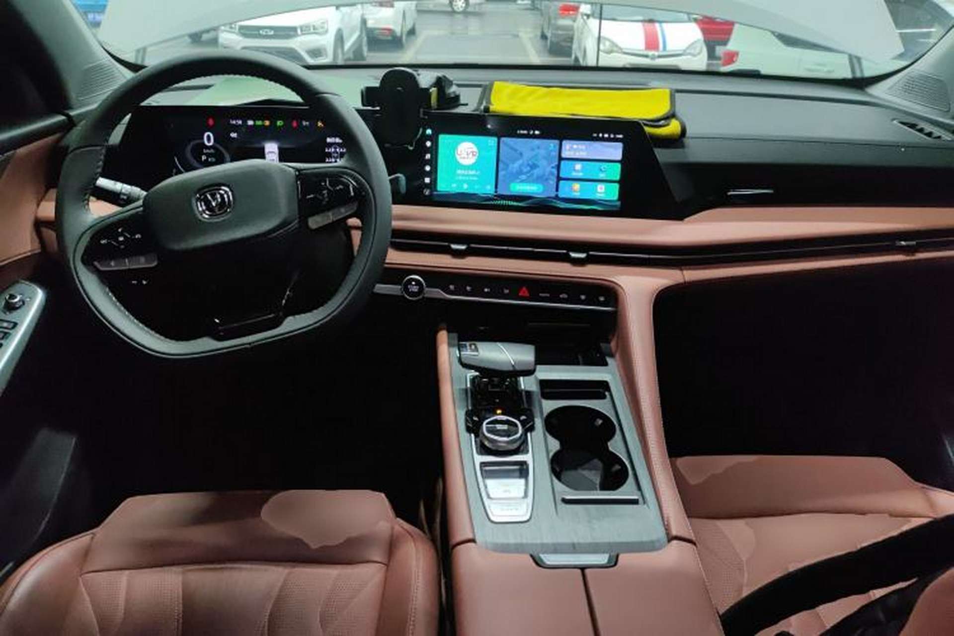 Used CHANGAN CS75 PLUS 2024 3rd Generation Champion Edition 1.5T Intelligent Drive Dynamic Model Center Console