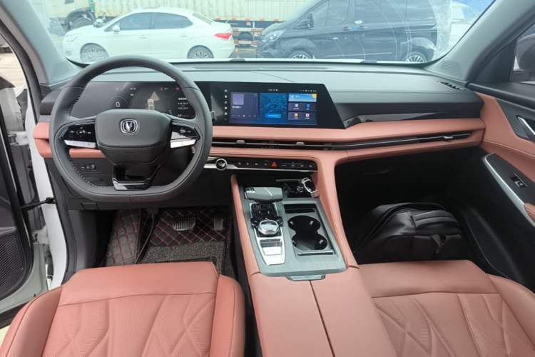 Used CHANGAN CS75 PLUS 2024 3rd Generation Champion Edition 1.5T Intelligent Drive Dynamic Model Center Console