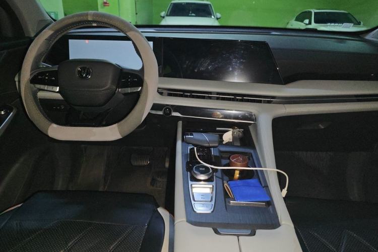 Used CHANGAN CS75 PLUS 2024 3rd Generation Champion Edition 1.5T Intelligent Drive Dynamic Model Center Console