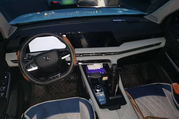 Used CHANGAN CS75 PLUS 2024 3rd Generation Champion Edition 1.5T Intelligent Drive Dynamic Model Center Console