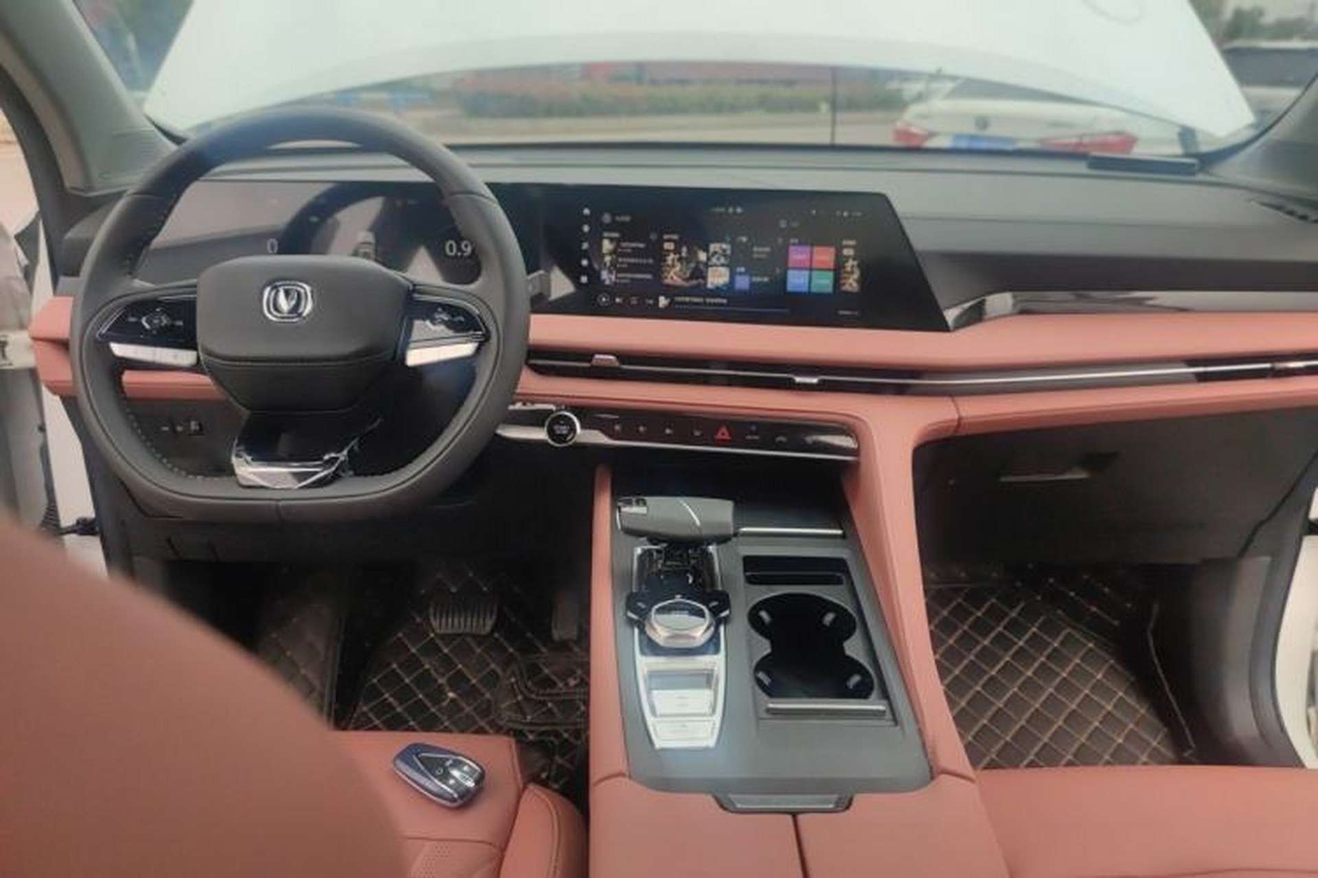 Used CHANGAN CS75 PLUS 2024 3rd Generation Champion Edition 1.5T Intelligent Drive Dynamic Model Center Console